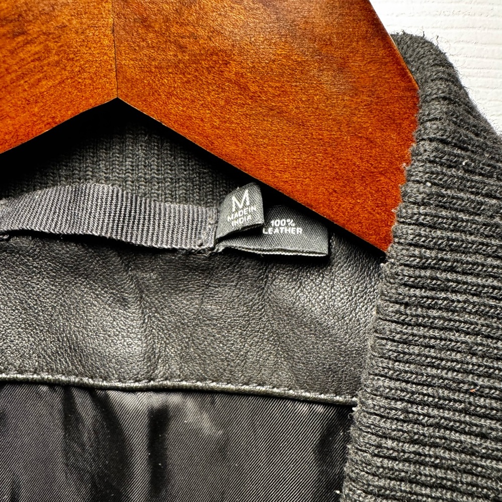 BLK DNM Men’s Classic Black Leather Bomber Jacket - Picture 7 of 8